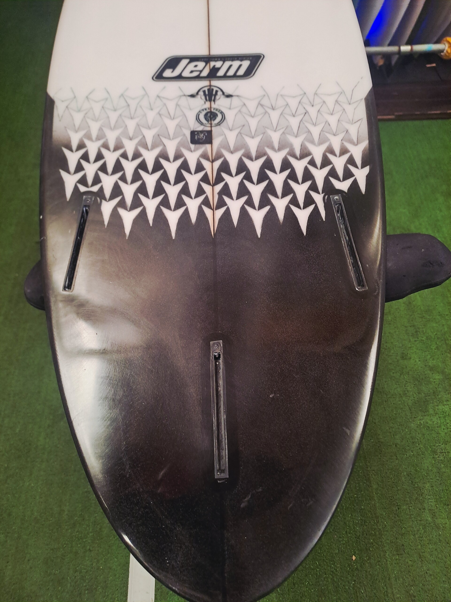 NEW SURFBOARD CAPE TOWN CLASSIC STEP -UP 6'2" 19.5 X 2.625" 34L ADVANCED black spray - Image 4