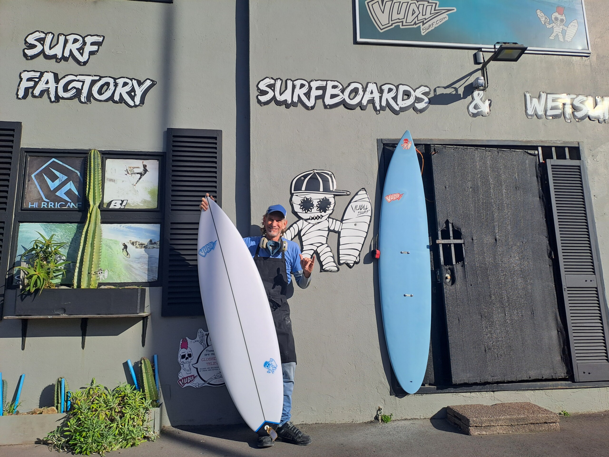20260902_090358 vudu surf shop front